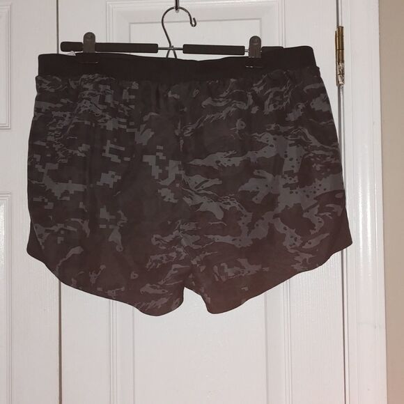 Under Armour black  gray camo  loose running shorts  Sz XL - Picture 4 of 9